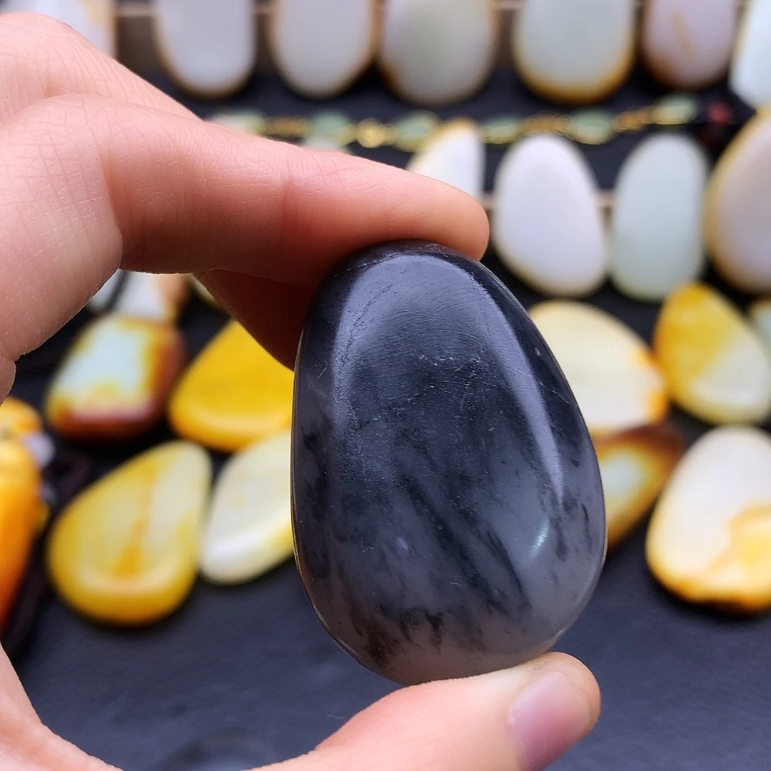 和田玉未镶嵌把件