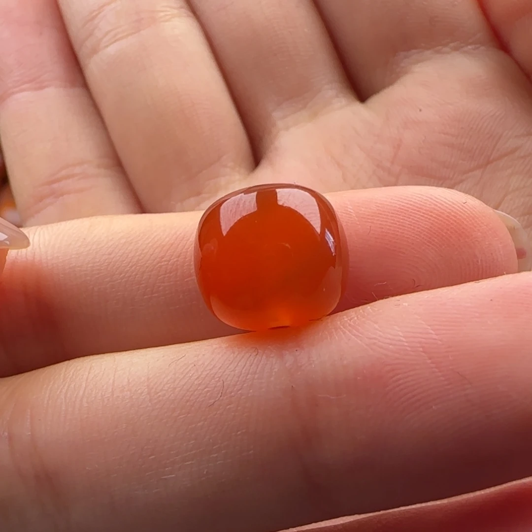 南红玛瑙未镶嵌老型11.8*10.9有水线和洞纹