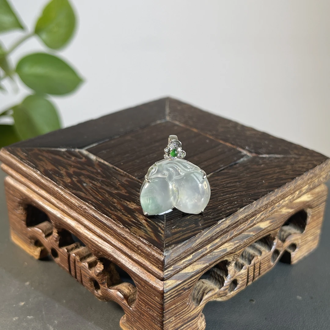 JCW10-137  天然缅甸A货翡翠  18K镶嵌特色件