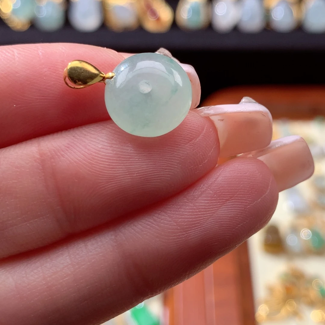 翡翠颈饰18K金镶嵌翡翠