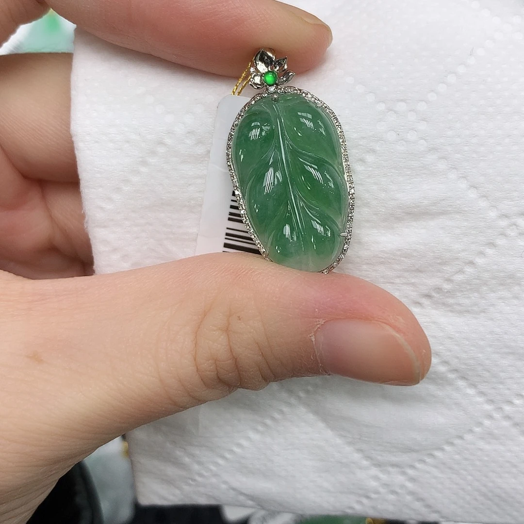 翡翠18K金镶嵌颈饰13467888999