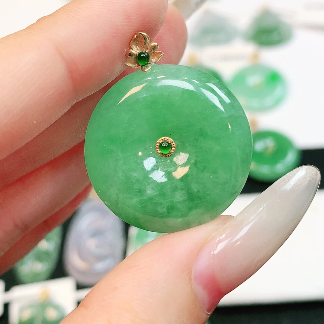 翡翠18K金镶嵌颈饰