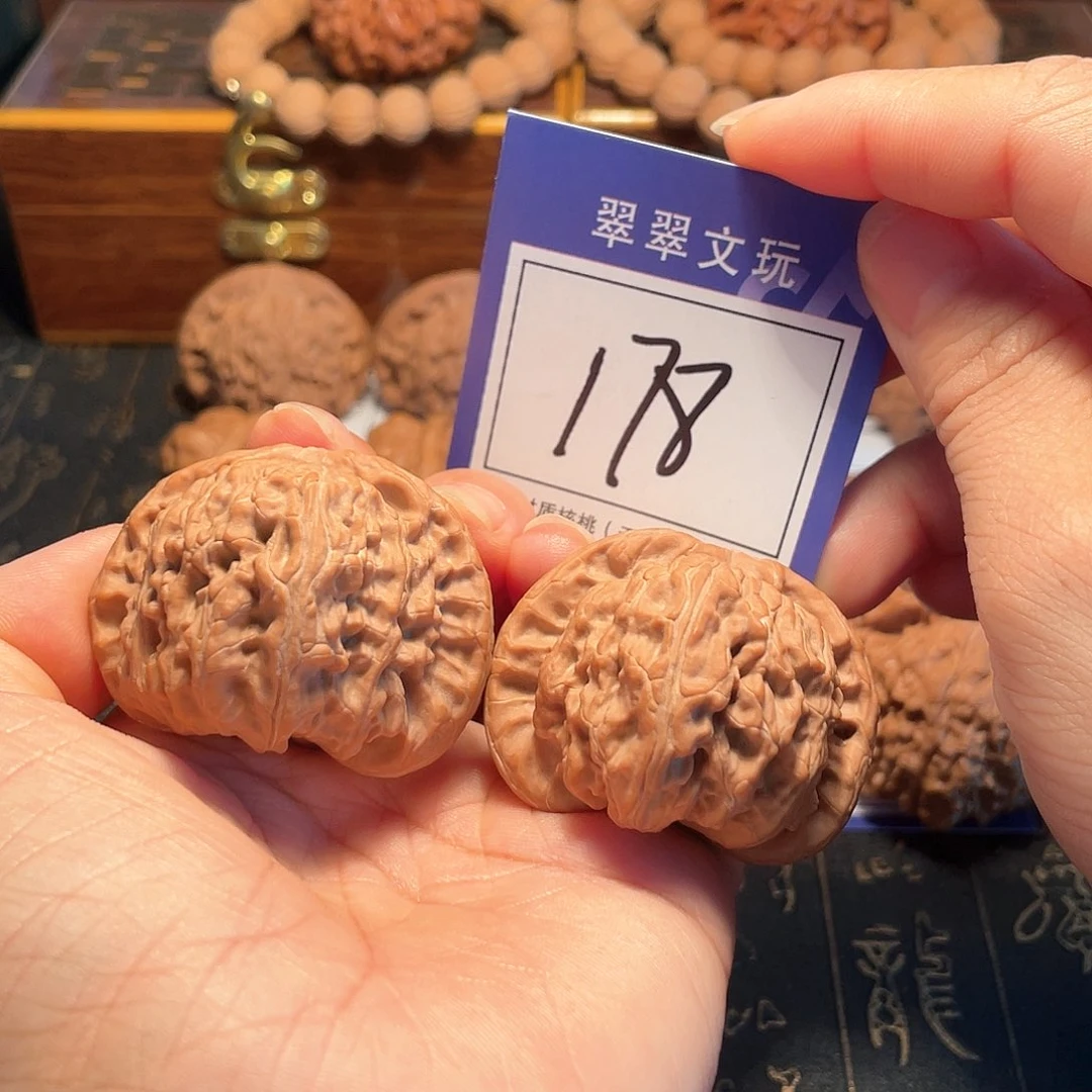 纯***酒桃核把件178号全品白狮子4.6