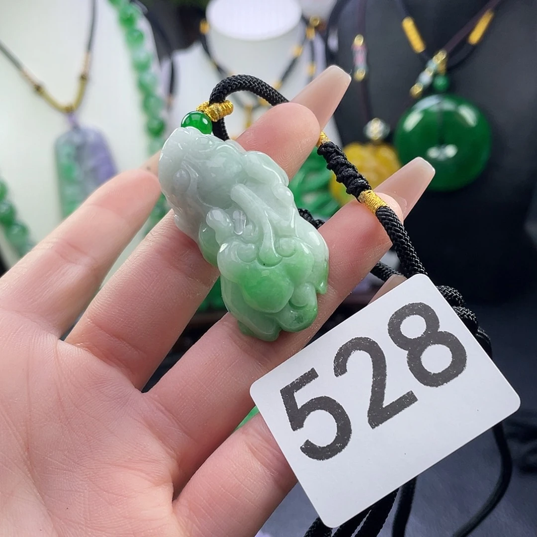 翡翠未镶嵌吊坠(赠链)