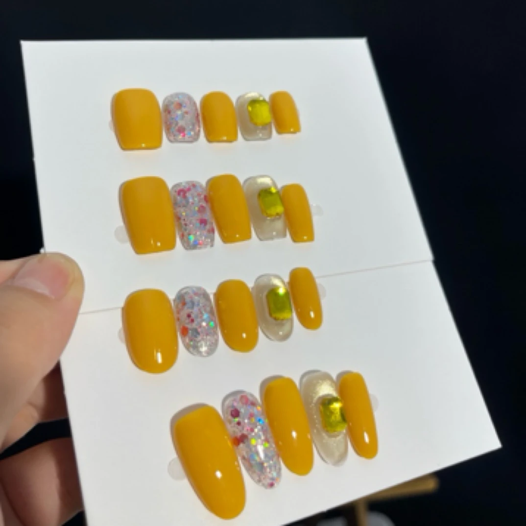 芒果冰冰手工穿戴甲亮片设计显白猫眼美甲日常简约款式