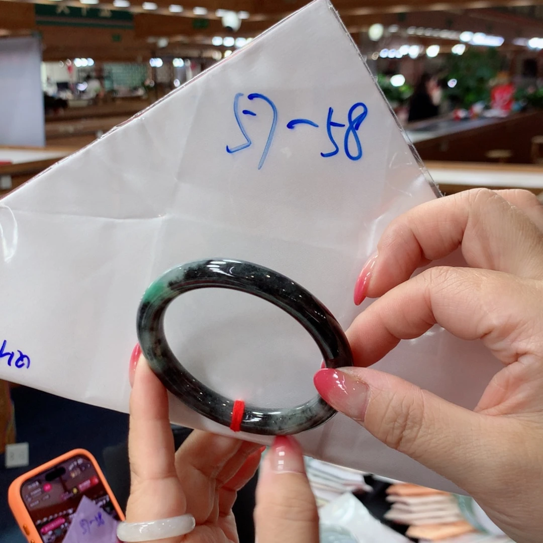 翡翠未镶嵌手镯48小时鉴赏