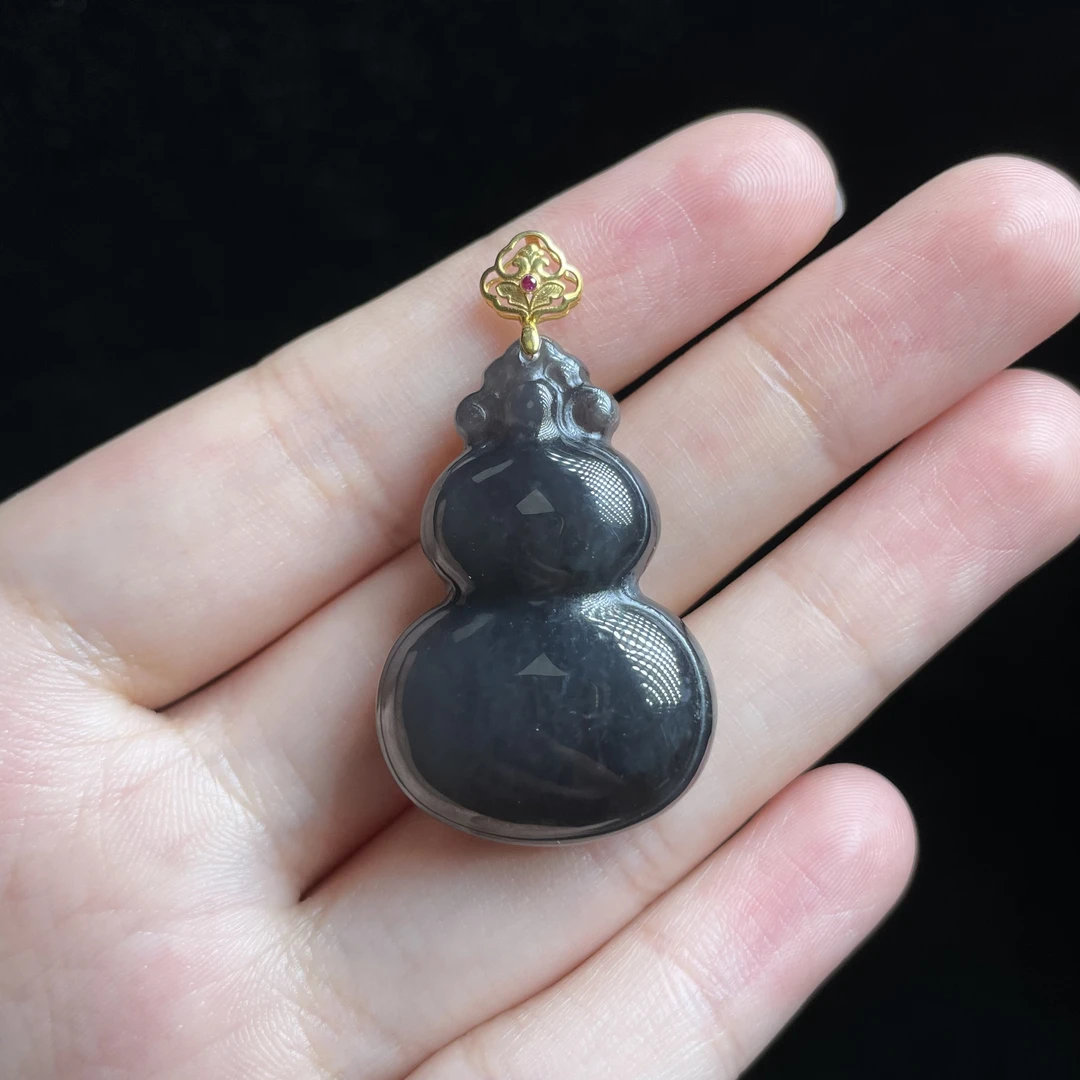 L【玉氏珠宝】18k和田玉烟紫吊坠-约32*22*11mm多样性发一CAN231015