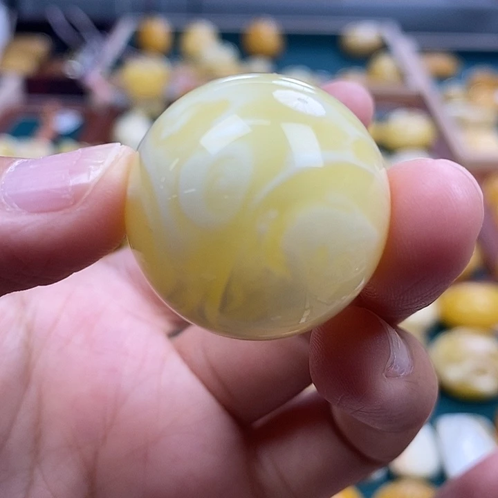 琥珀未镶嵌珠宝奇石12.67白蜡妖花圆珠