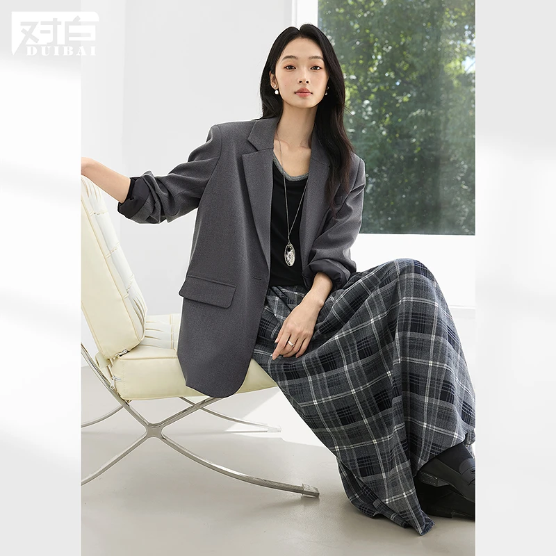 对白灰色高级感正肩小西装女2025秋新款百搭气质休闲通勤西服外套