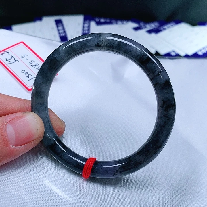 翡翠手镯未镶嵌翡翠手镯未镶嵌