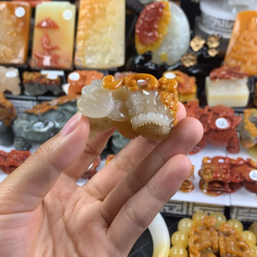 石英质玉(黄龙玉)未镶嵌挂件