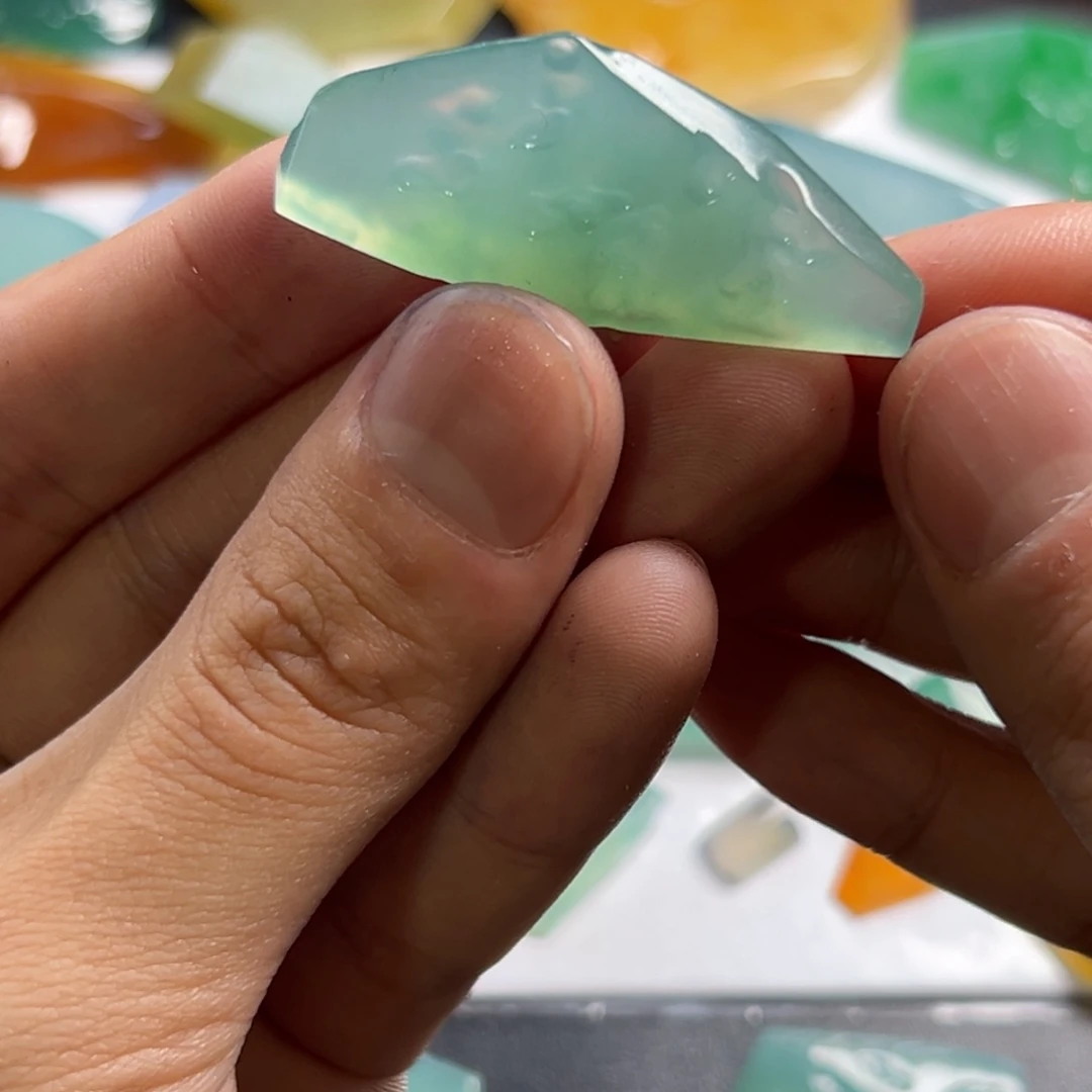 定制翡翠未镶嵌冰种起胶冰蓝底翻晴色吊坠