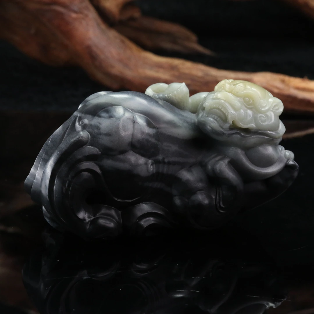 lot46和田玉青花带糖貔貅把件/300230厦门保利拍卖