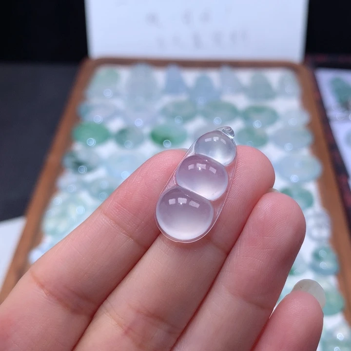 颈饰未镶嵌翡翠高冰福豆