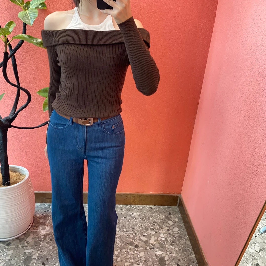 （默茗服装）棕色腰带深蓝牛仔裤