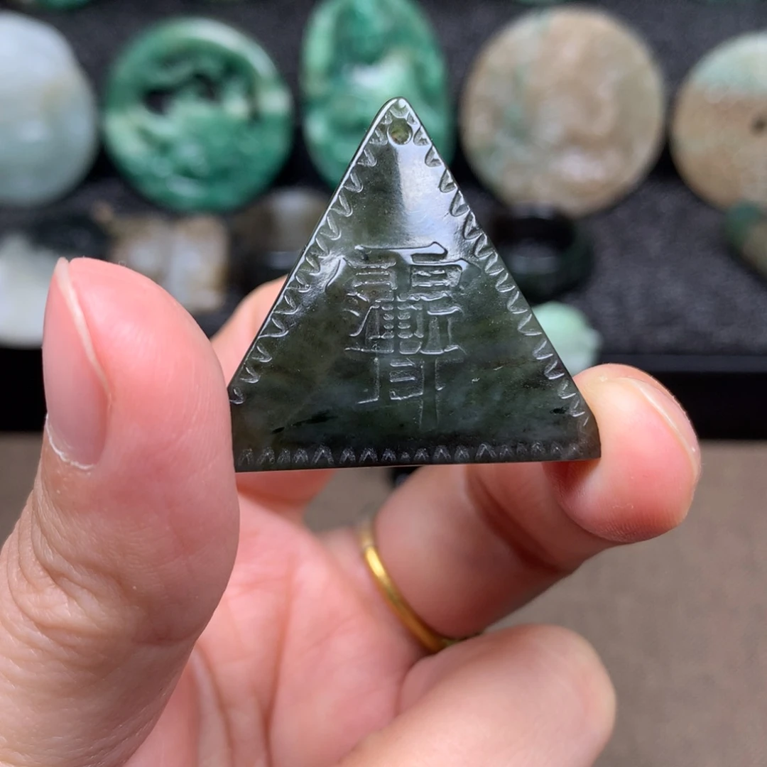 独山玉未镶嵌颈饰