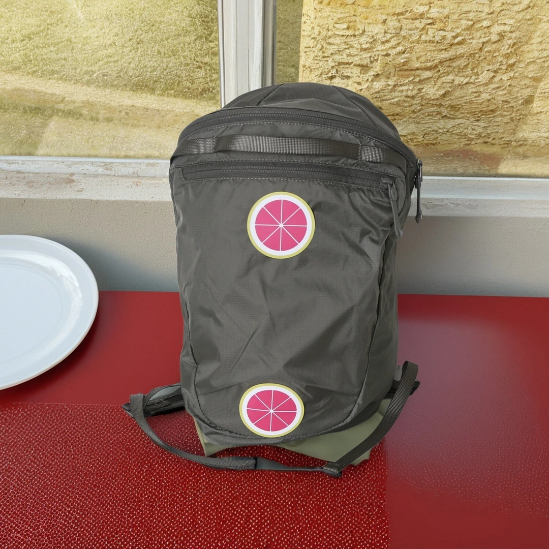 25*31*12cm设计感男女同款大容量多功能户外旅行包双肩包PA-N993