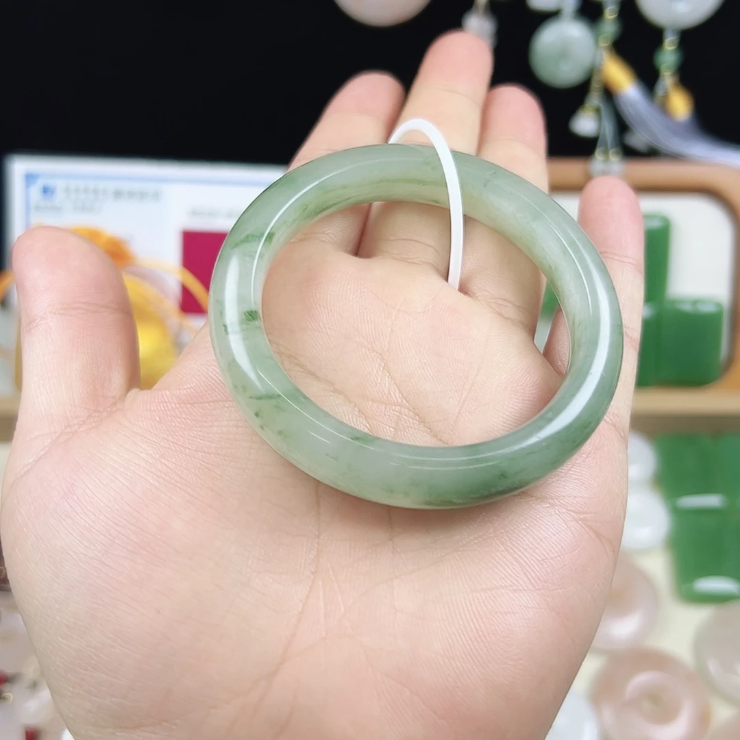 石英岩玉未镶嵌手镯