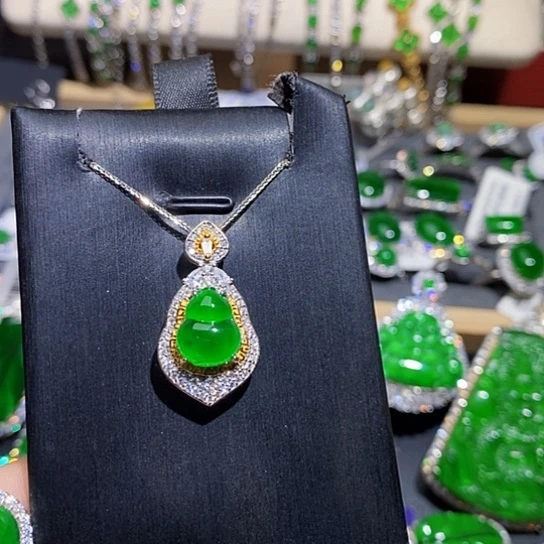 翡翠未镶嵌颈饰吊坠