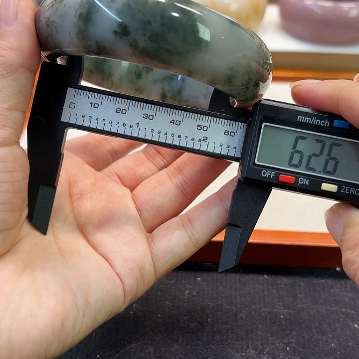 石英岩玉未镶嵌手镯