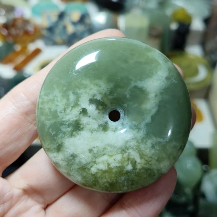 岫玉未镶嵌平安扣