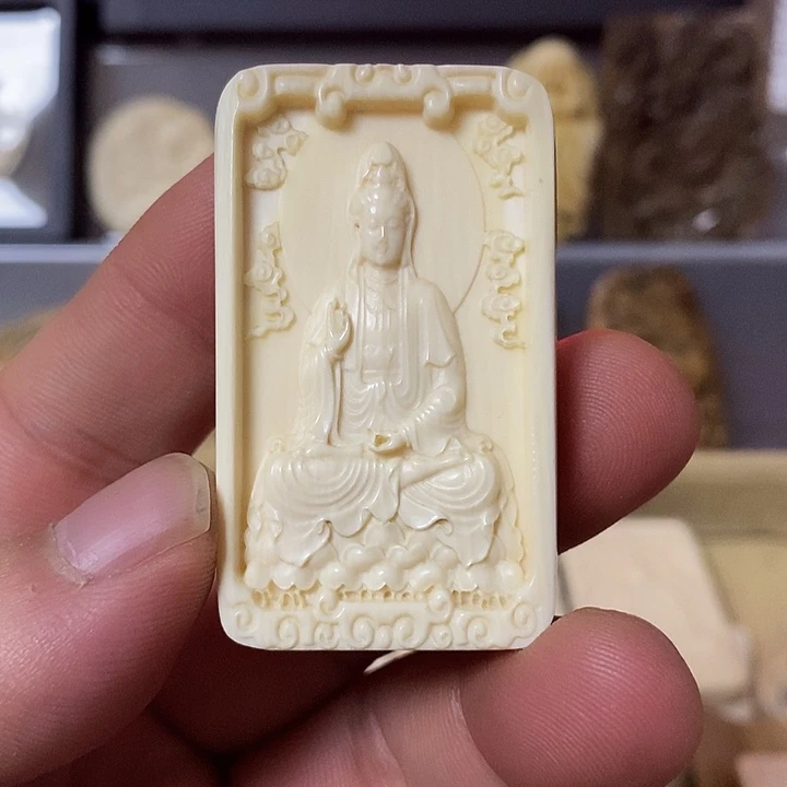 老***亚天然猛犸牙雕刻品