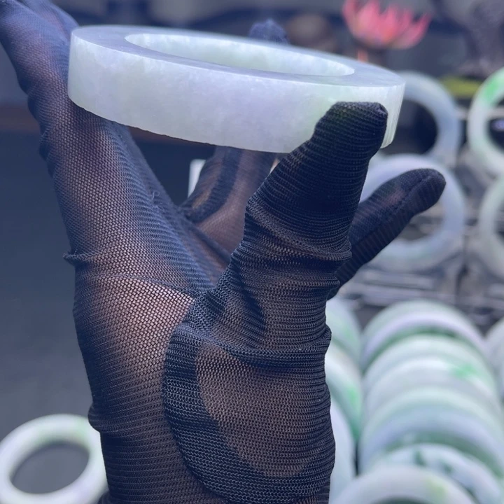 定制翡翠未镶嵌手镯