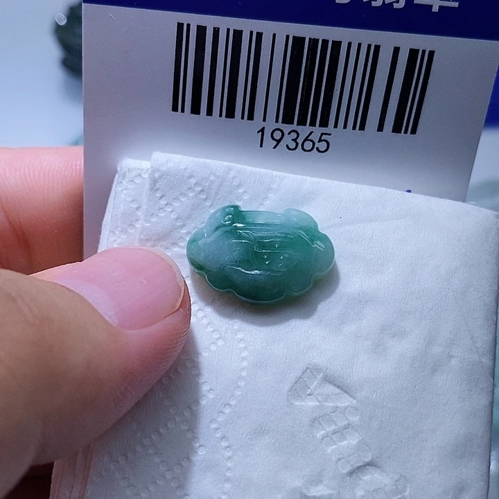 颈饰未镶嵌翡翠天光墟翡翠市场现金代购