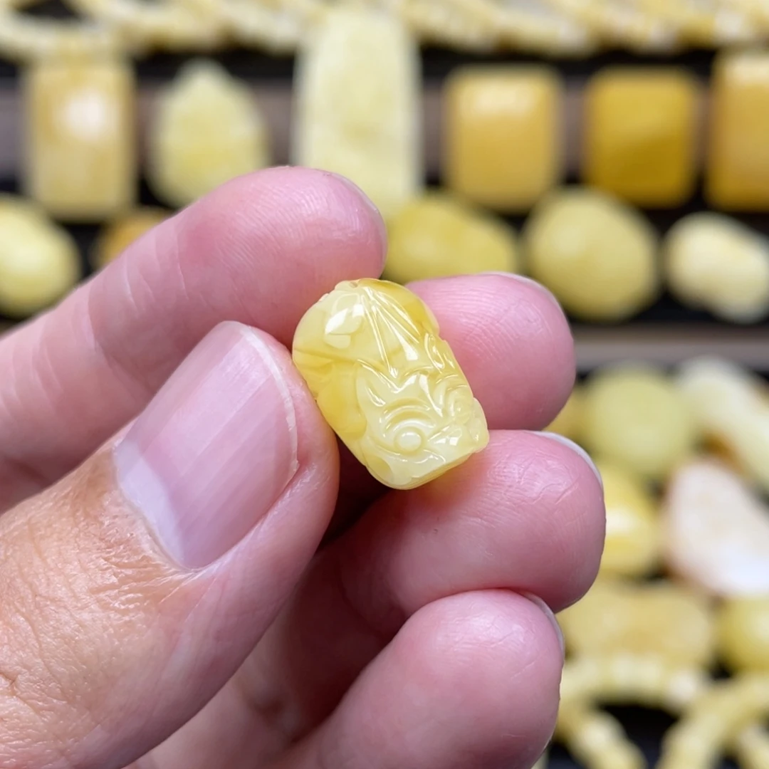 迟****琥珀未镶嵌裸石琥珀蜜蜡