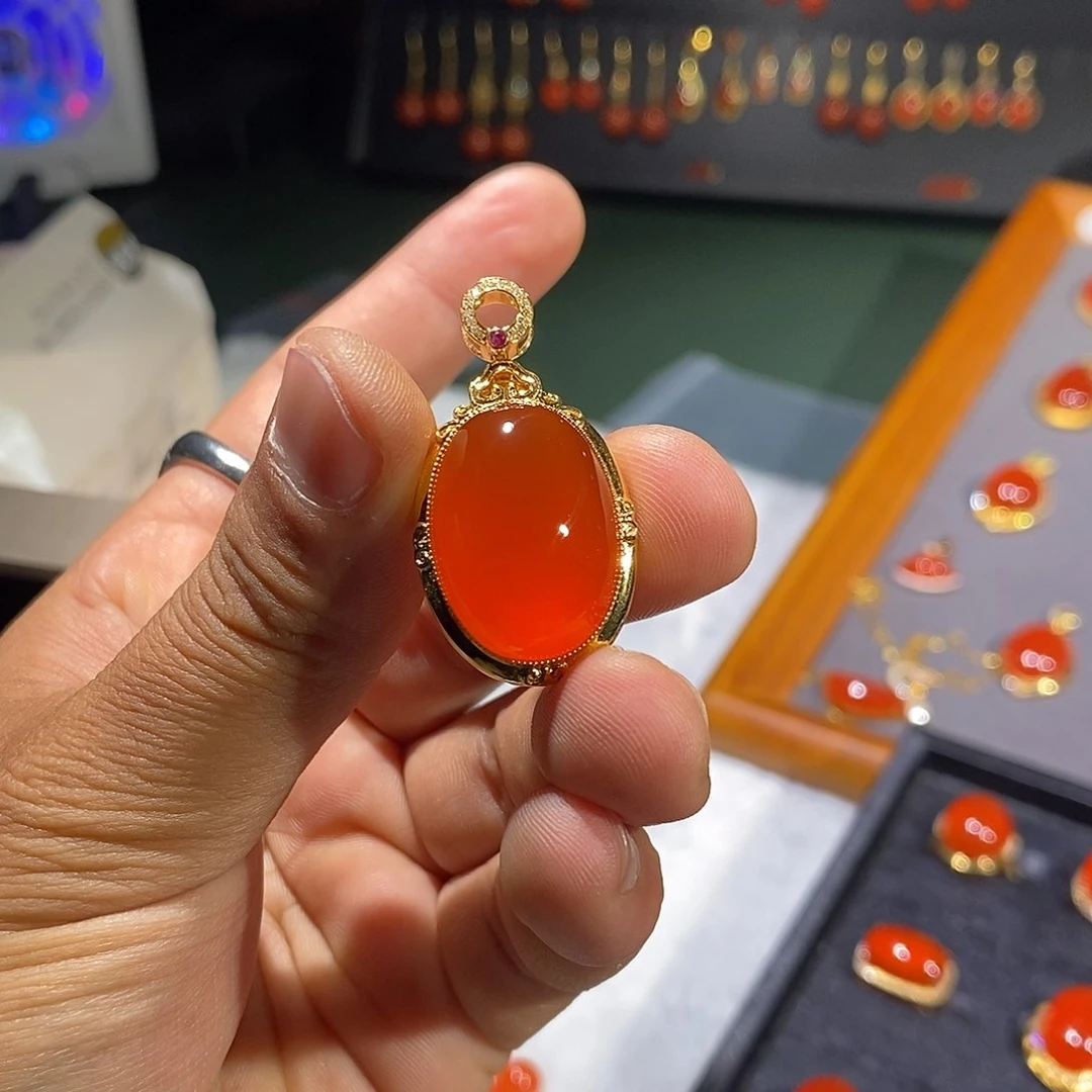 南红玛瑙颈饰18K金镶嵌