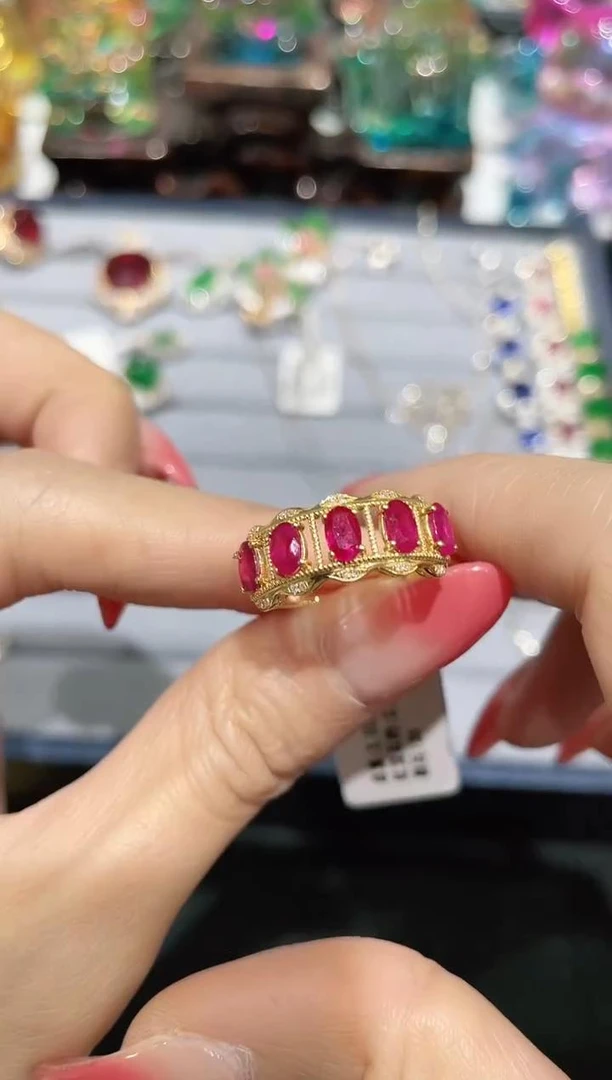 18K金镶嵌天然缅甸红宝石戒指排戒