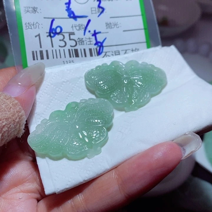 素***寒翡翠未镶嵌颈饰我