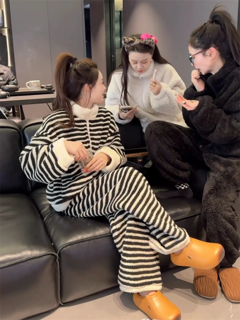 2025冬季新款韩版时尚简约风条纹睡衣女加绒加厚立领家居时尚套装