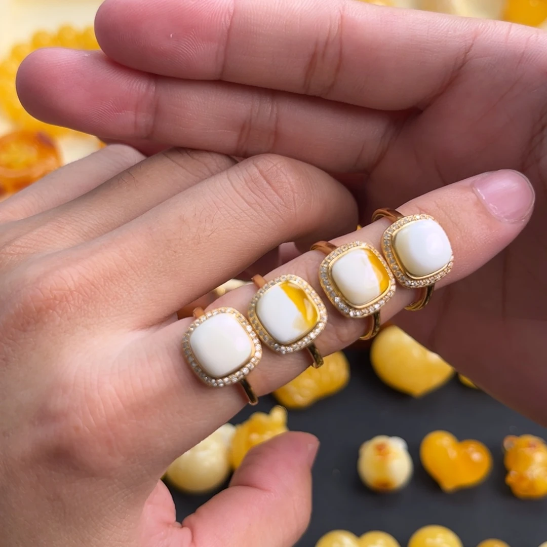 琥珀未镶嵌珠宝奇石多样性发货，其中一件