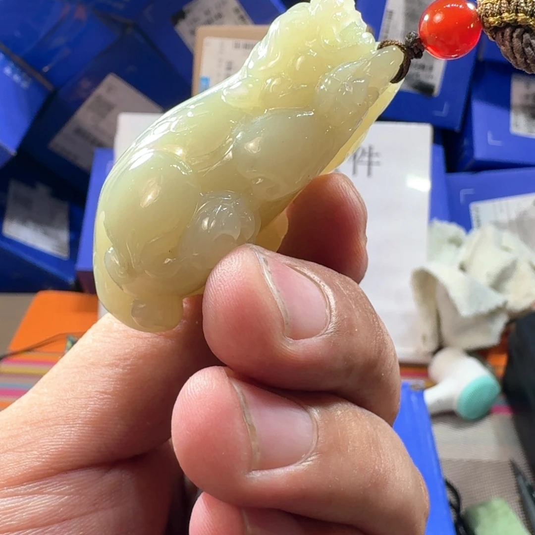 颈饰未镶嵌和田玉（糖玉）