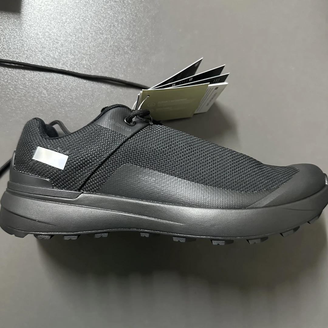 刺绣款男士户外运动鞋