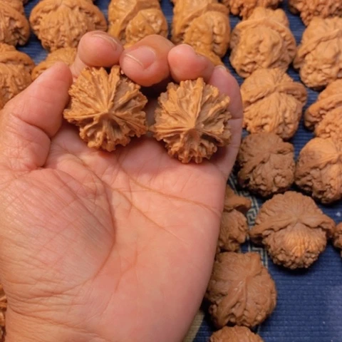 【闪购商品】吊坠文玩核桃三棱35