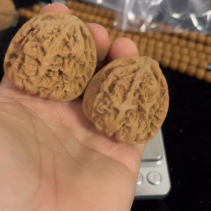 把件文玩核桃42左右微瑕粗筋，编号039