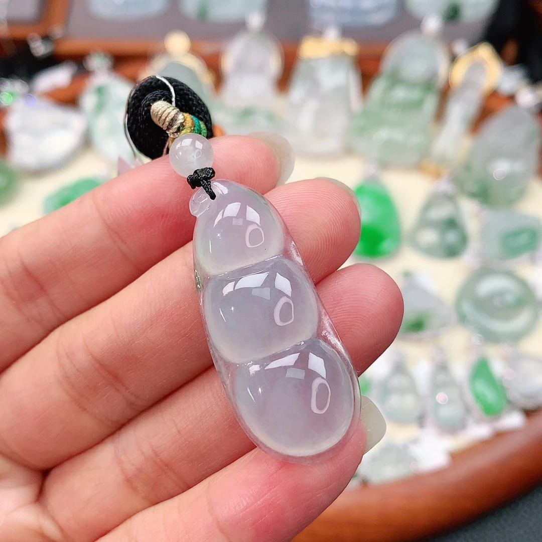 颈饰18K金镶嵌翡翠福豆