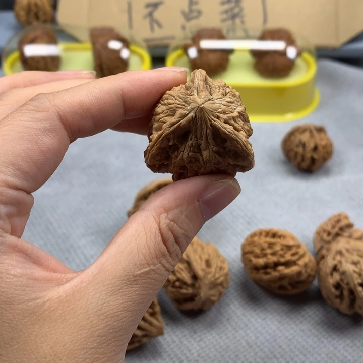 擎***苍文玩核桃吊坠异形单只