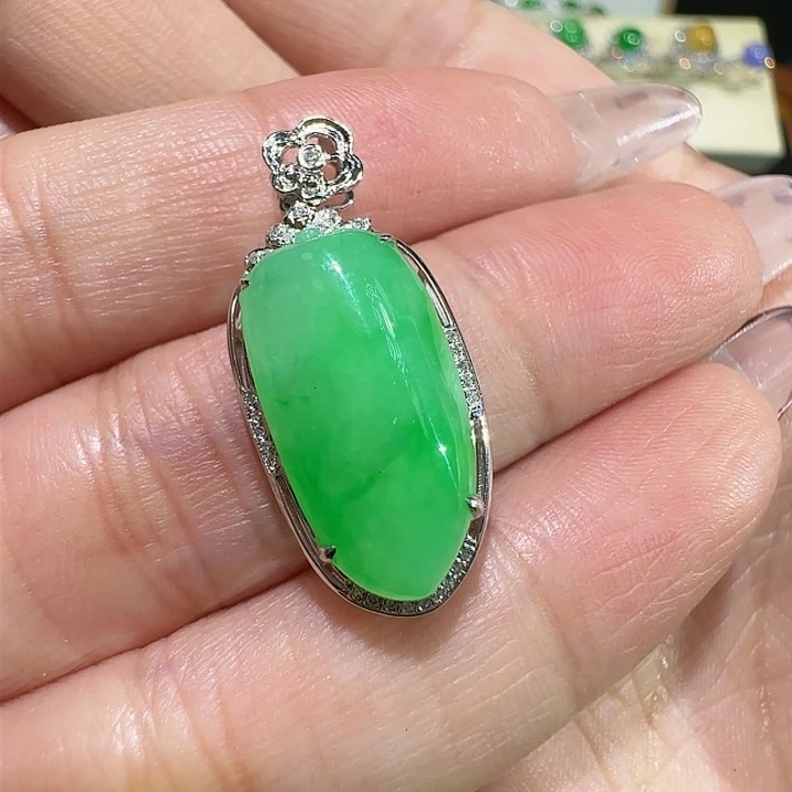 【闪购商品】颈饰18K金镶嵌翡翠