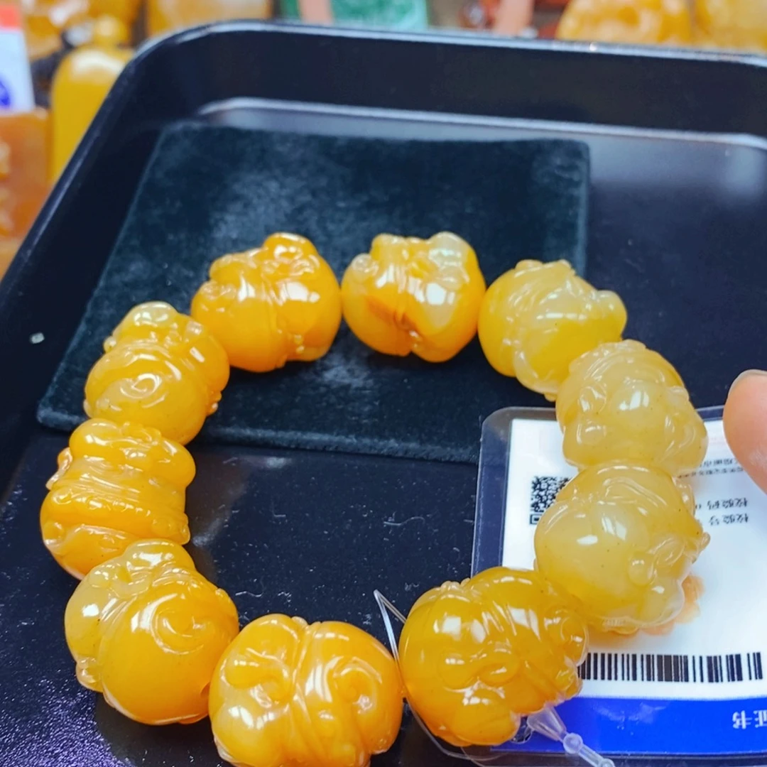 未镶嵌石英质玉（黄龙玉）颈饰