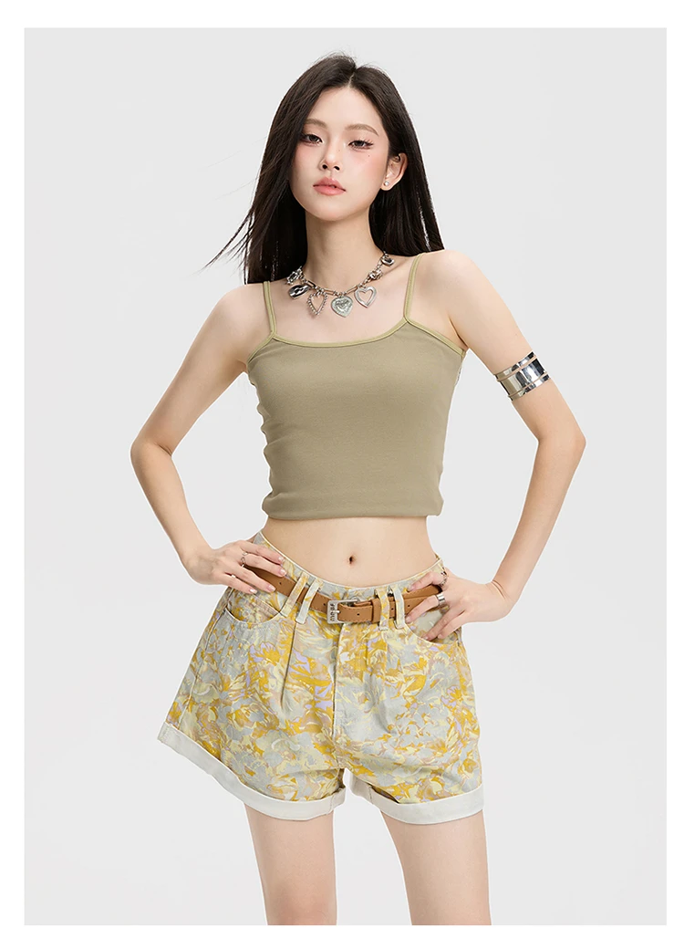 韩版2025夏季新款辣妹阔腿牛仔热裤女A字气质别致卷边花朵女短裤