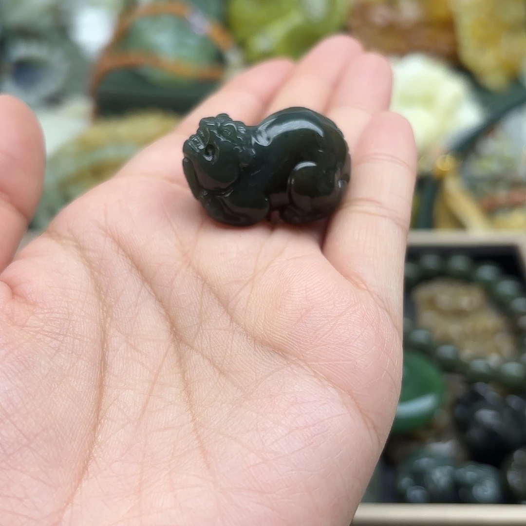 兴***旺蛇纹石玉未镶嵌颈饰