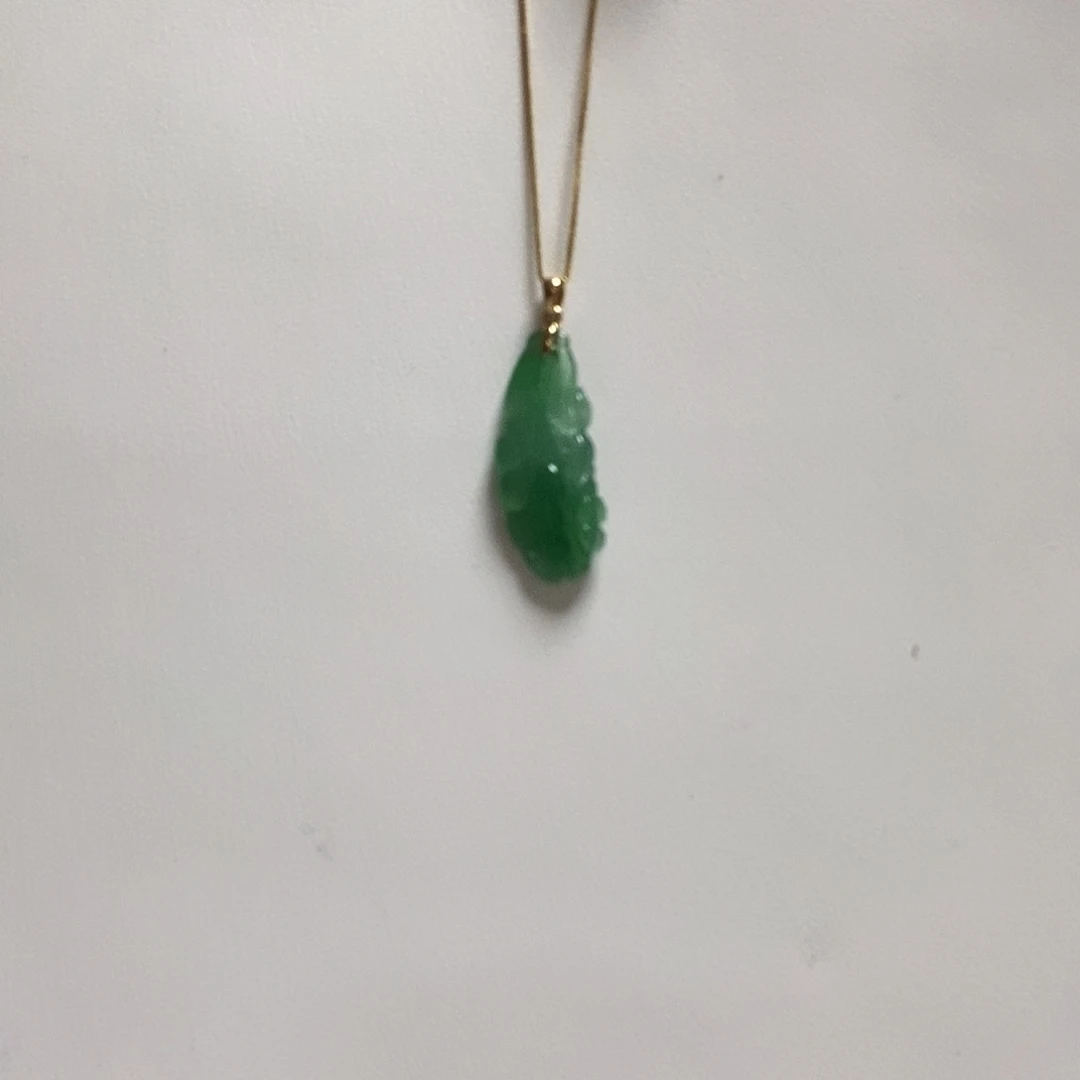 翡翠18K金镶嵌颈饰简单