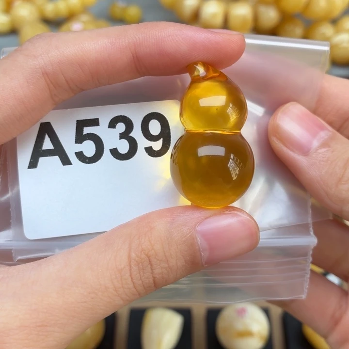 鑫***淼蜜蜡未镶嵌裸石蜜蜡微瑕