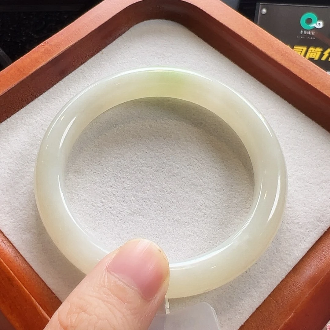 和田玉未镶嵌手镯56