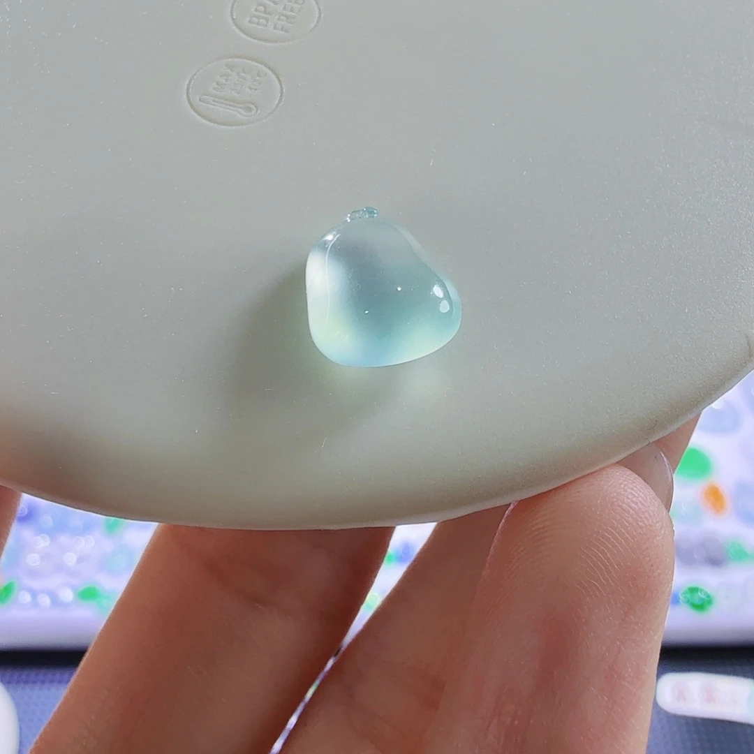 翡翠未镶嵌颈饰瓜瓜