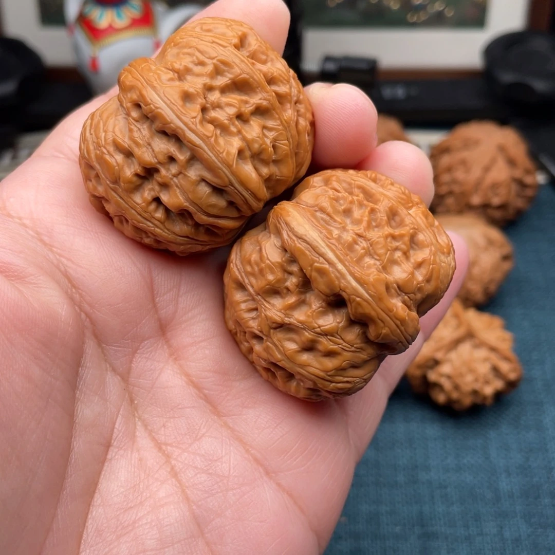 文玩核桃把件红皮元宝42