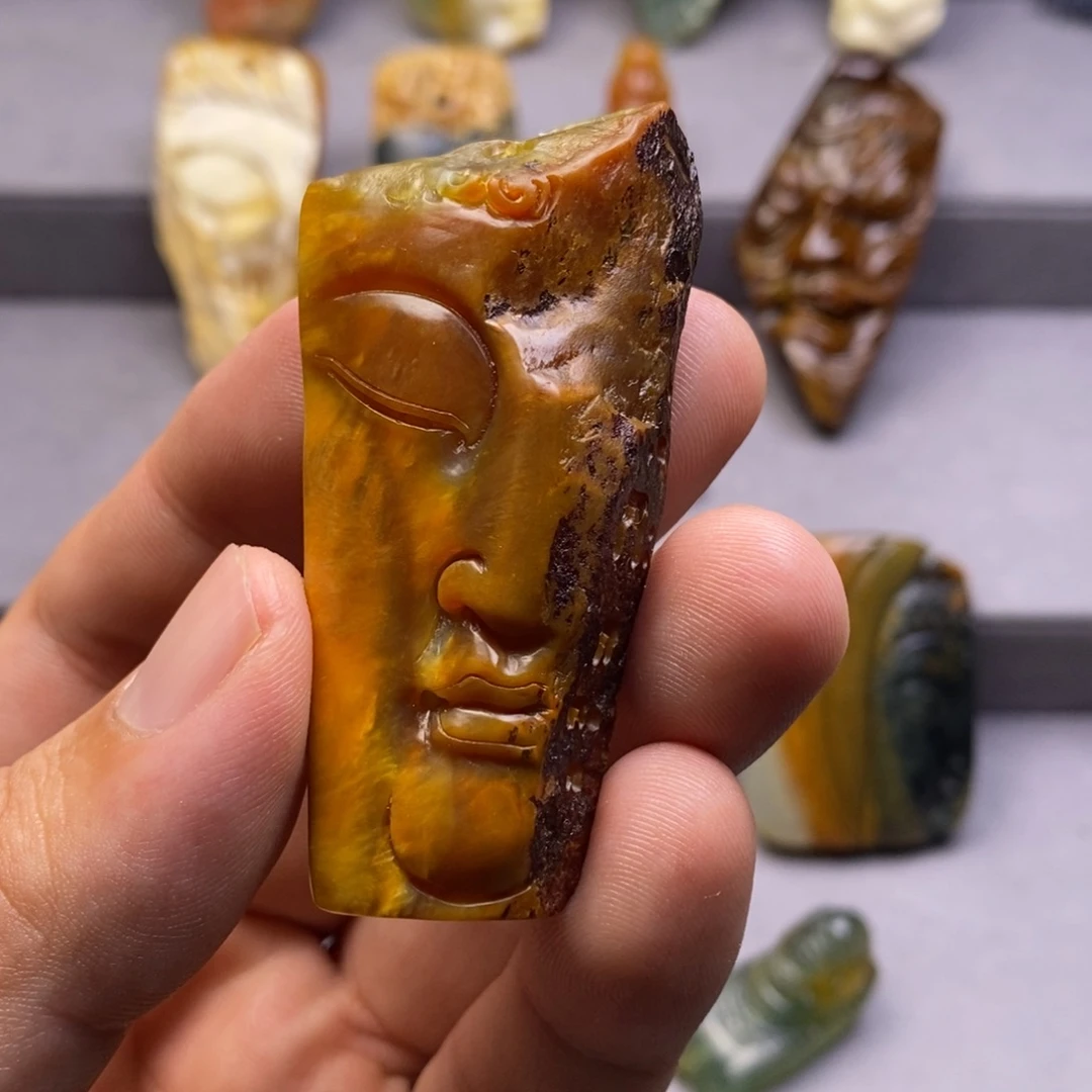 布***克岫玉未镶嵌颈饰挂件